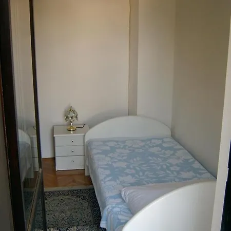 Apartments Romano 公寓